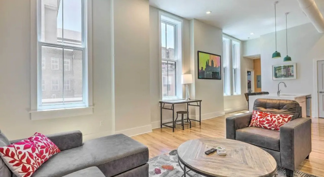 Contemporary Cincinnati Condo - Pets Allowed!, Забронировать Отель Отели Цинциннати 3 звезды, рядом с TQL Stadium, 3*