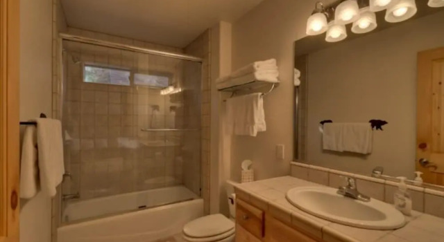 Коттедж Luxury 2058 Lukins Way