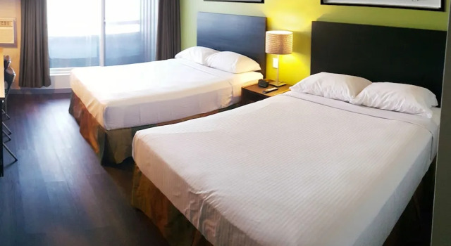 Четырёхместный номер Standard с балконом Home Away Inn