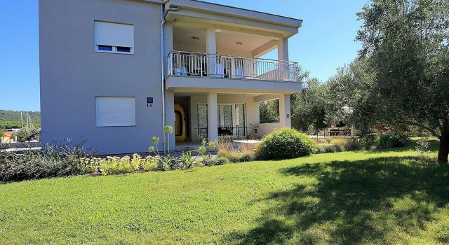 Sun-kissed Apartment in Bibinje With Garden, Забронировать Апартаменты/квартира Бибинье Задарская жупания, рядом с Пляж Марина Далмация