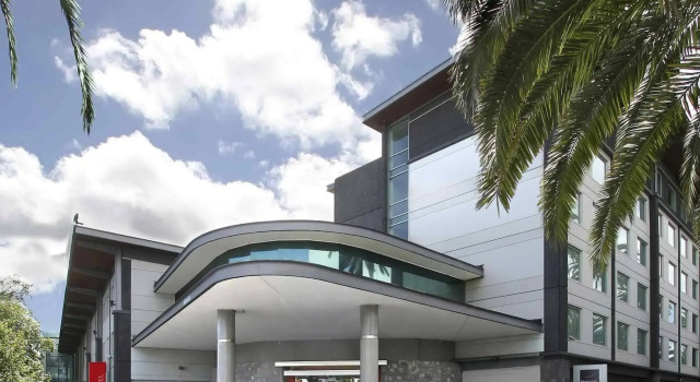 ibis Auckland Ellerslie, Забронировать Отель Отели Окленда с бассейном, рядом с Spotless Services Limited, Бассейн