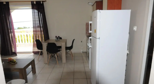 Апартаменты Цокольный этаж с 3 комнатами с видом на море Santa Marina Apartments