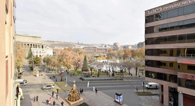 Northern Avenue 2 Bedroom Apertment With Great View HH656, Забронировать Отель Отели Еревана с парковкой, рядом с Станция метро Маршал Баграмян, Парковка