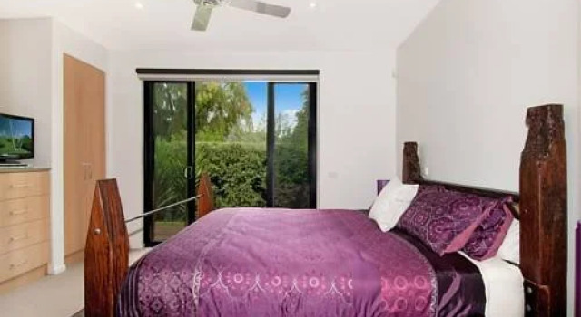 Ellerina Sea Vista Luxury Family Retreat with sauna, pool, amazing water views, walk to beach