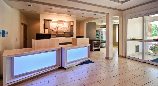 Holiday Inn Express & Suites Schererville, an IHG Hotel, Prenota Hotel Schererville Indiana