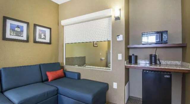 Люкс Comfort Suites Regina