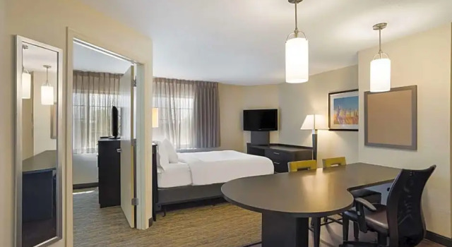 Четырёхместный люкс c 1 комнатой Sonesta Simply Suites Clearwater St Petersburg