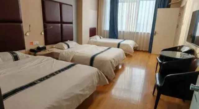 Трёхместный люкс Business jiaxian Qiantian Holiday Hotel