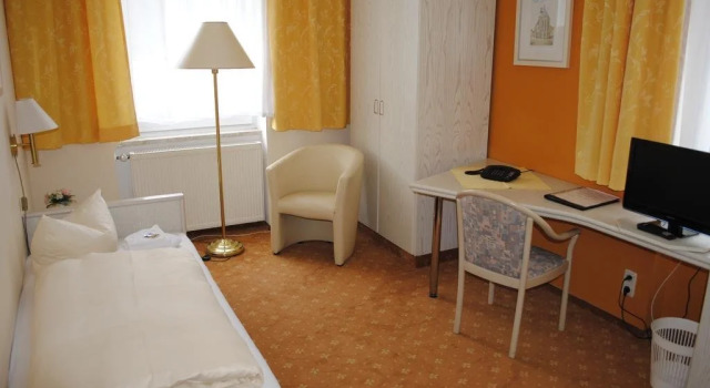 Hotel Sächsischer Hof, Забронировать Отель Пирна 