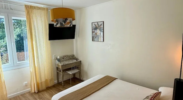 Номер Economy Logis Hotel Le Blason de Provence