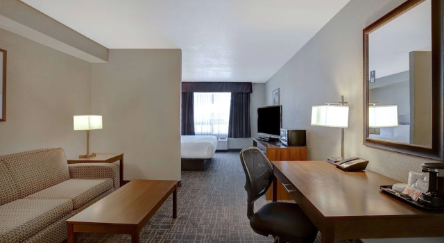 Двухместный люкс Days Inn & Suites by Wyndham Yorkton