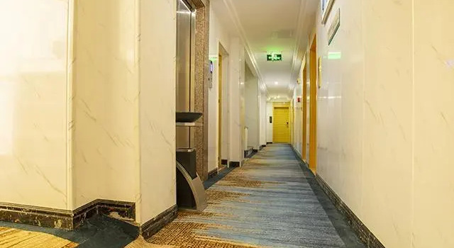 JTour Inn Zhanjiang Yifu Plaza, Boek Hotel Hotels in Guangdong met parkeren, Parkeren