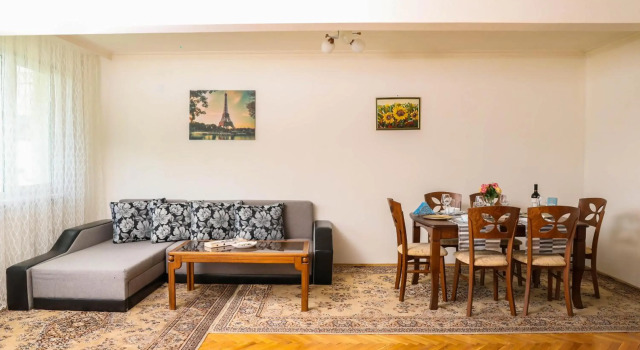 Krichim Apartments,Three-Bedroom, large apartment, TOP CENTER, Varaa Huoneisto Sofia Vitosha
