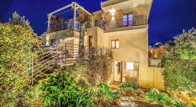 7br Luxury Villa - Pool, Garden & Parking