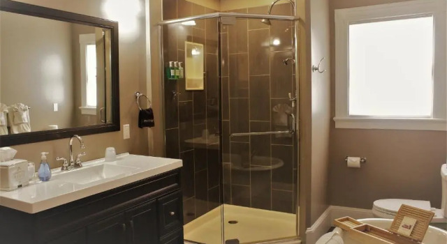Люкс с балконом Saltair Inn Waterfront B&B