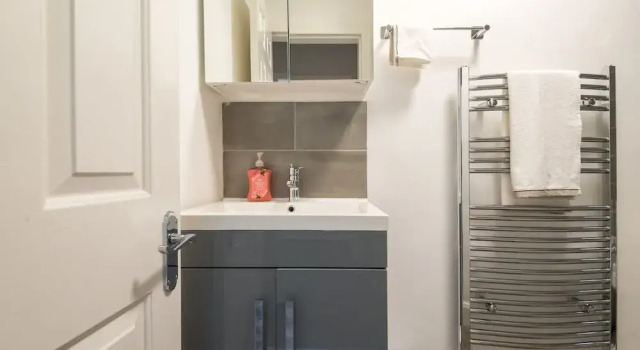 1bed-ground Fl -private Entrance
