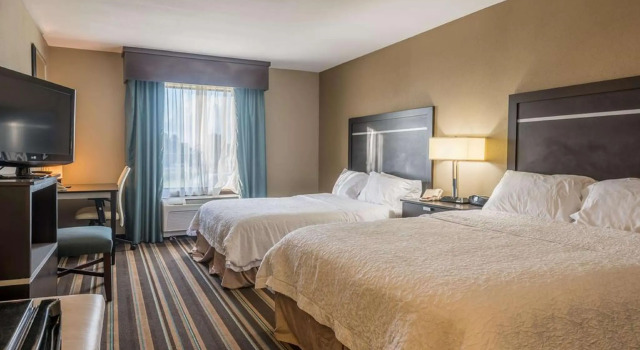 Четырёхместный люкс Hampton Inn New Albany