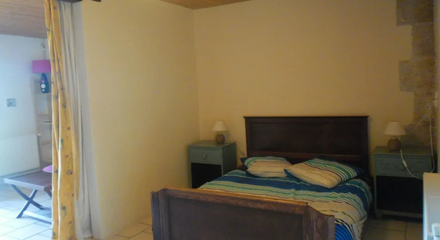 Camping Le Petit Lion - Gites, Rezervasyon Kamp Alanı Vendoire otoparklı oteller, Otopark