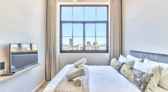 Апартаменты Upmarket East City Apartment w views