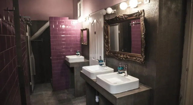 Кровать в общем номере (женский номер) Baroque Hostel & Coworking