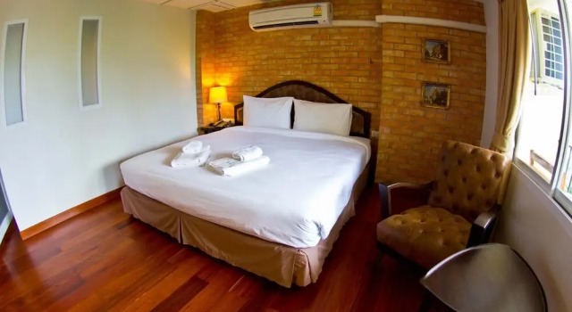 Двухместный номер Standard с балконом The Sea Bangsaen Hotel