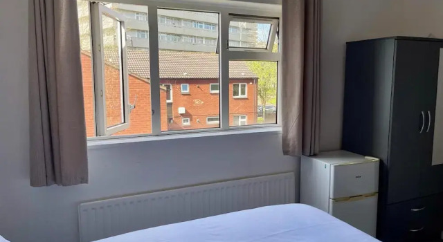 Homestays - Modern House Near Coventry City Centre, Varaa Hotelli Coventry West Midlands