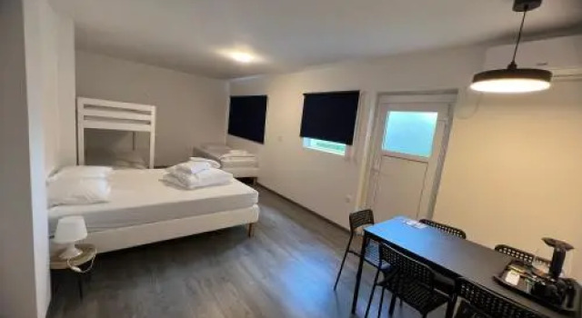 Lemonwood House, Prenota Hotel Postumia 
