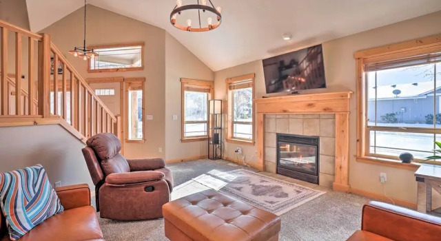 Family-Friendly Oregon Vacation Home w/ Yard, Book Hotel Bend Bachelor