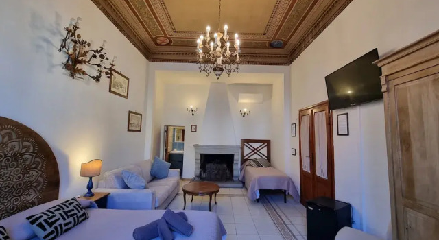 Четырёхместный номер Standard с видом на внутренний двор B&B Firenze 400
