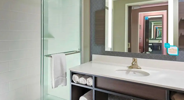 Четырёхместный номер Deluxe с балконом Hilton Garden Inn Fort Wayne North