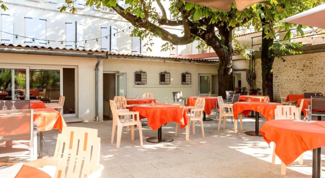 Hôtel Restaurant La Boule dOr, Prenota Hotel Barbezieux-Saint-Hilaire Charente