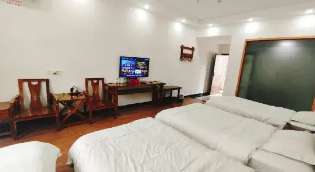 Кровать в общем номере (мужской номер) Dameng Hotel, Furong Town
