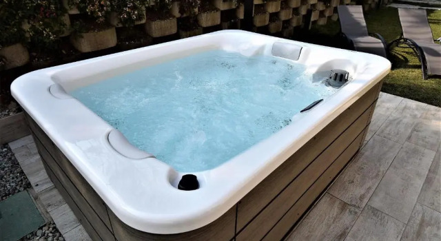 Коттедж с 2 комнатами Appartamento Fiordaliso Bellagio Wild Flowers - HOT TUB