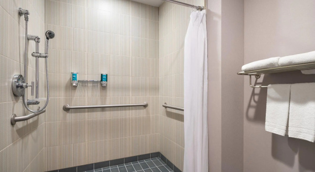 Четырёхместный номер Standard Aloft by Marriott Tempe