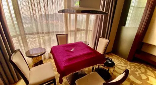 Люкс Vienna International Hotel (Jiangmen Hetang Zhongjia Plaza Store)