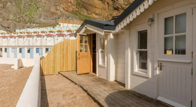 Шале Tolcarne Beach Colonial Restaurant and Rooms