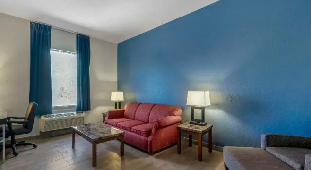 Suite Rodeway Inn Wesley Chapel