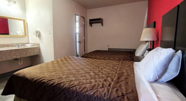 Четырёхместный номер Standard Sunset Lodge Elgin near US 290 by Hotel O