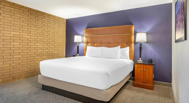 Двухместный люкс с 2 комнатами Drury Inn & Suites Atlanta Morrow
