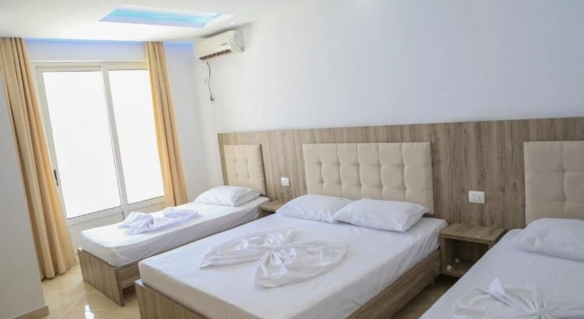 Balkonlu Standart dört kişilik aile oda Hotel Lakaj