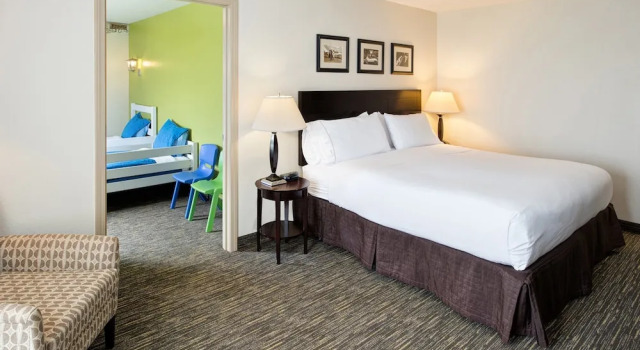Люкс с 2 комнатами Holiday Inn Express & Suites East Wichita I-35 Andover by IHG