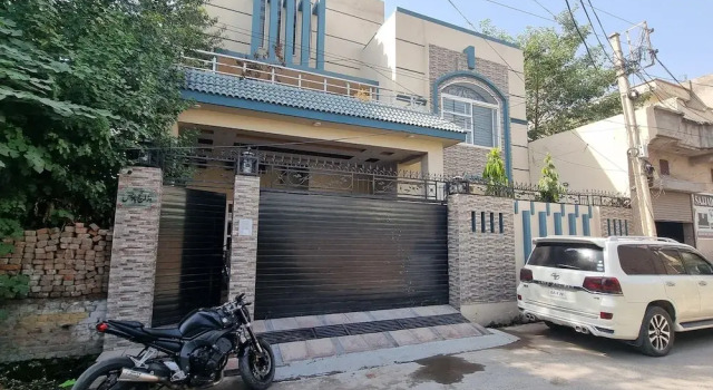Impeccable 4-bed Villa in Gujrat, Boek Villa Villa's in Punjab Region, Villa