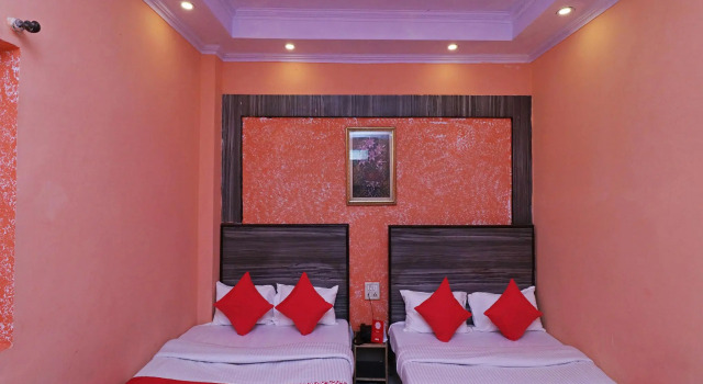 OYO 27596 Hotel Parkash dx, Забронировать Отель Пахар-Ганж Нью-Дели, рядом с Рынок Садар-Базар