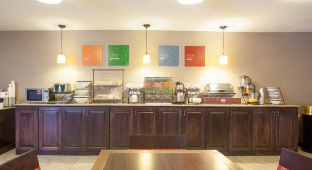 Четырёхместный номер Standard Quality Inn & Suites I-40 East