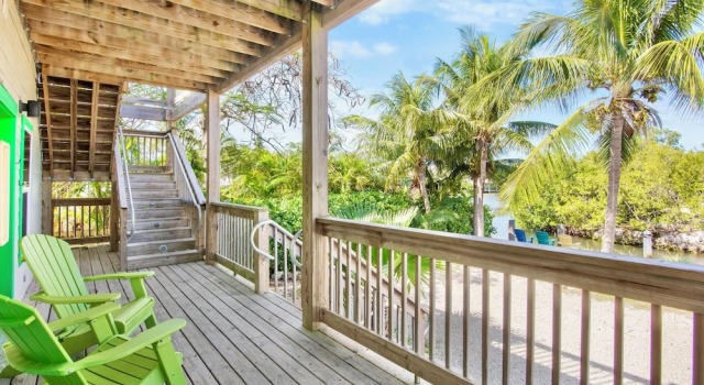 Четырёхместный номер Deluxe с балконом Coconut Cay Resort