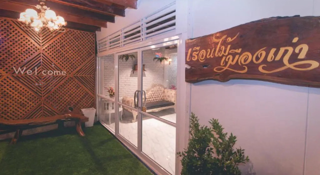 The History Cafe' & Guesthouse