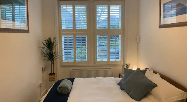 Lovely 2 Bedroom Apartment With Stunning Kitchen on to Garden, Varaa Huoneisto Asunnot kohteessa Merseyside, Huoneisto