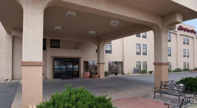 Кровать в общем номере Hampton Inn Alamogordo