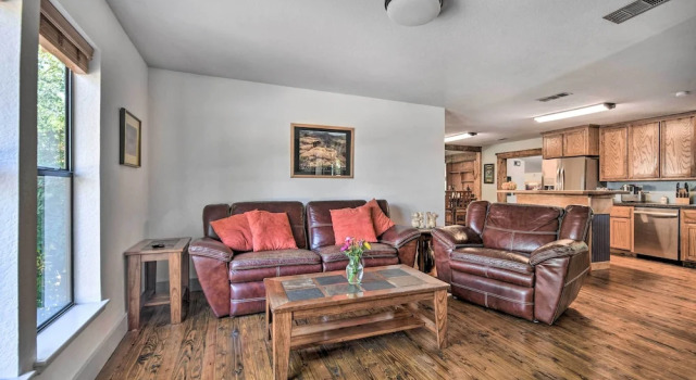 Spacious Glen Rose Home on Paluxy Riverfront, Rezerwuj Dom wakacyjny Glen Rose Teksas