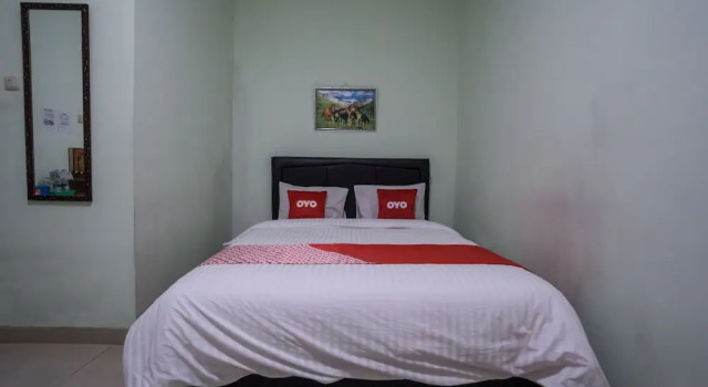 Hotel & Kost 37 by OYO Rooms, Book Hotel Jakarta Jakarta Province